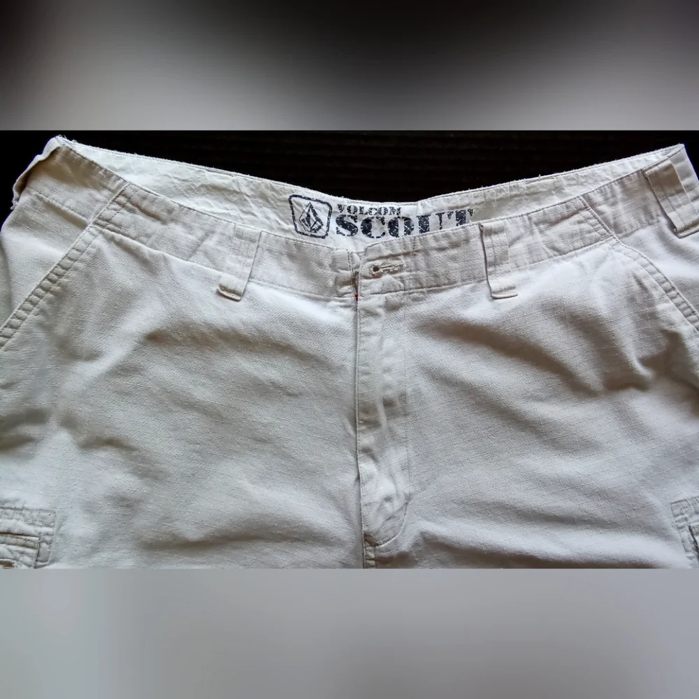 Volcom Cargo Shorts - Picture 2 of 7